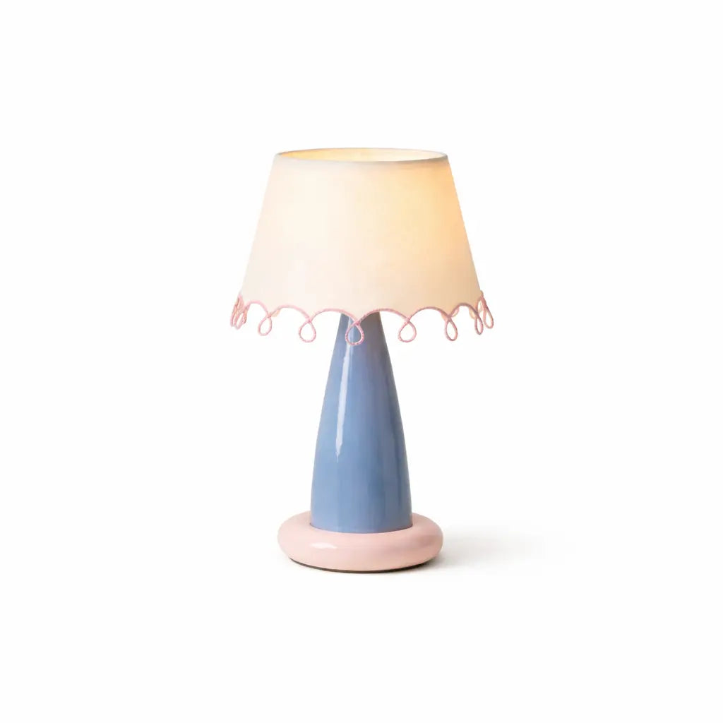 Lampe de table en céramique bleue et rose avec abat-jour beige bordure rose