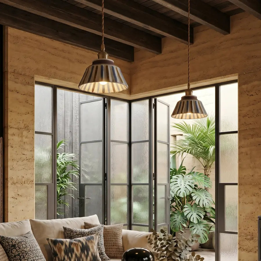 suspension céramique rayures bleu dans salon