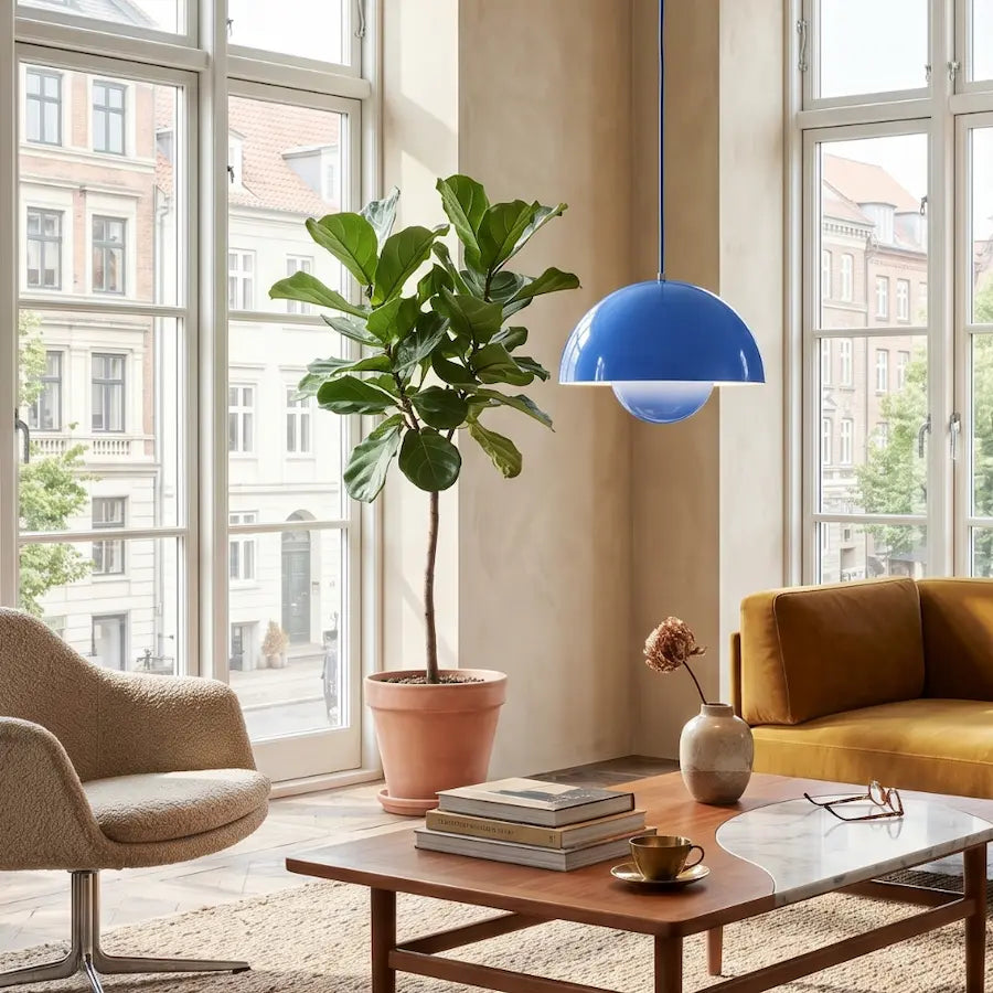 suspension luminaire design minimaliste couleur bleu dans salon