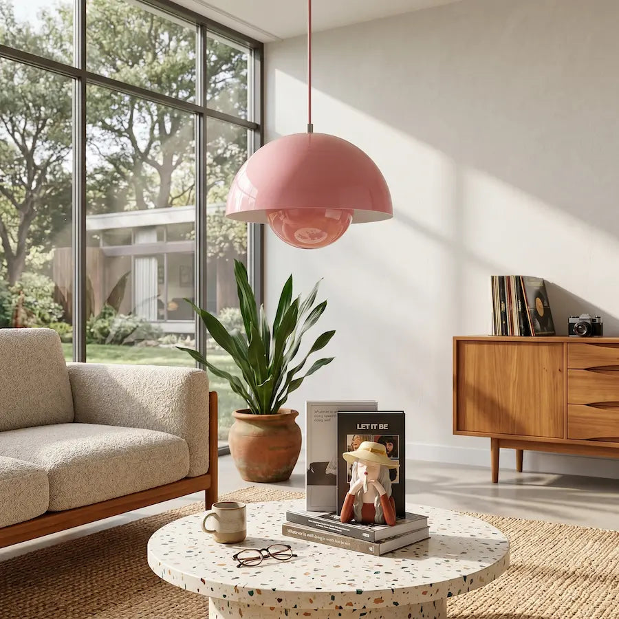 suspension luminaire design minimaliste couleur rose dans salon