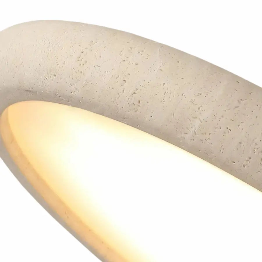 détails plafonnier en travertin moderne