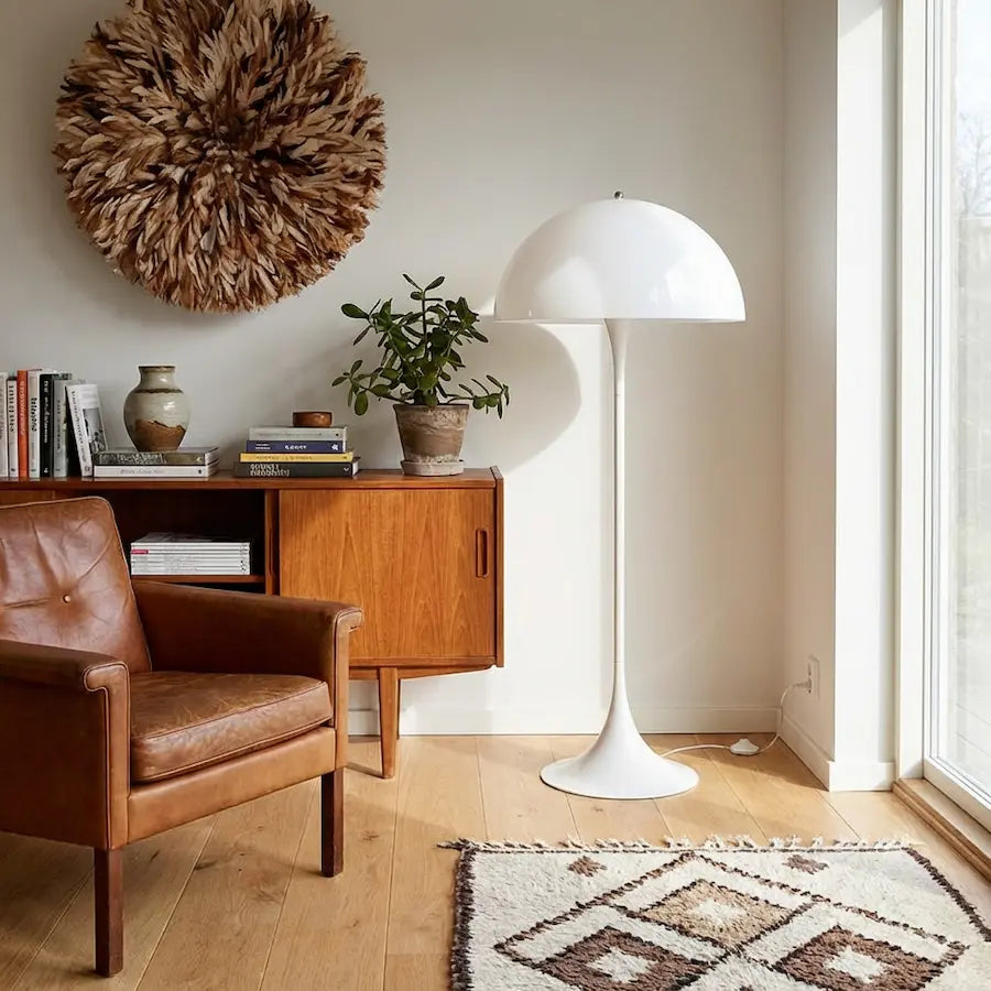 lampadaire de salon champignon LED Design couleur blanc dans salon vintage